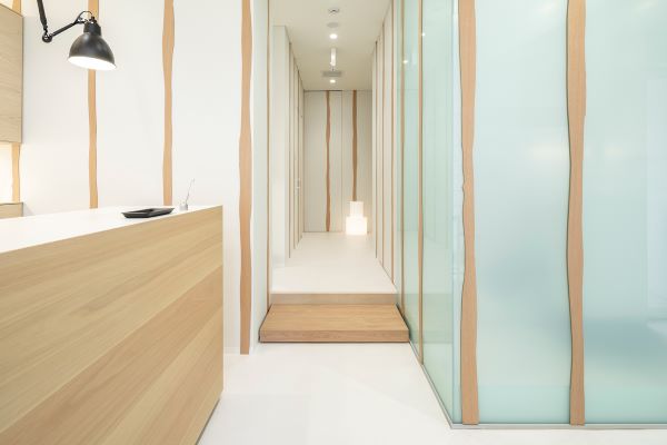 歯科医院の内装デザイン、内装設計、建築デザインを、ジョイントセンターがクリエイティブな発想でご提案します。人に優しく衛生的、シンプルでおしゃれな歯科デザインで、デンタルクリニックをサポートします。
