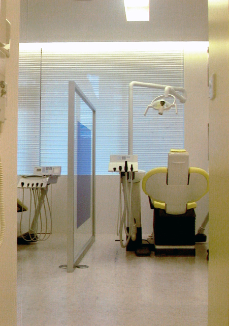 歯科医院の内装デザイン、内装設計、建築デザインを、ジョイントセンターがクリエイティブな発想でご提案します。人に優しく衛生的、シンプルでおしゃれな歯科デザインで、デンタルクリニックをサポートします。