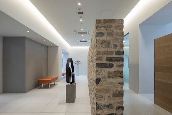 歯科などの医療施設や店舗・オフィス・住宅の内装デザイン・内装設計・建築デザインを、50年以上のキャリアを持つジョイントセンターがクリエイティブな発想でご提案いたします。人に優しく衛生的なデンタルデザイン・クリニックデザインで、ブランド作りを意識したクリニックをサポートいたします。