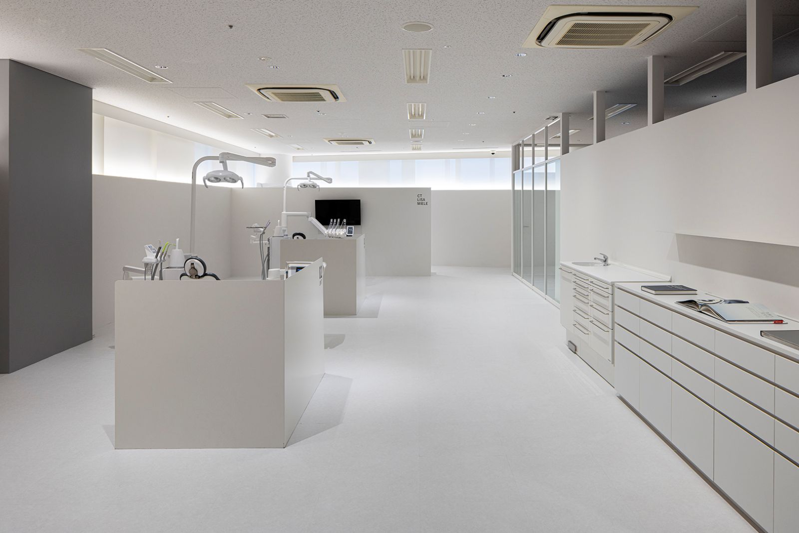 歯科などの医療施設や店舗・オフィス・住宅の内装デザイン・内装設計・建築デザインを、50年以上のキャリアを持つジョイントセンターがクリエイティブな発想でご提案いたします。人に優しく衛生的なデンタルデザイン・クリニックデザインで、ブランド作りを意識したクリニックをサポートいたします。