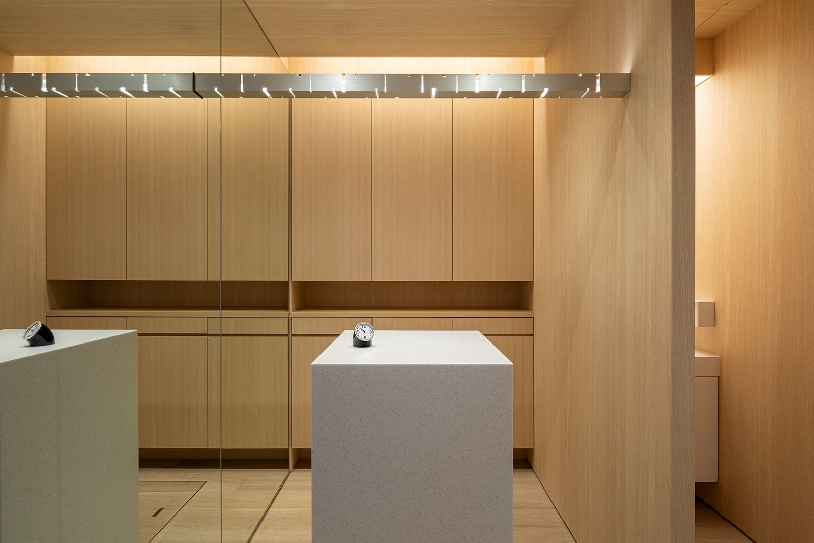 歯科などの医療施設や店舗・オフィス・住宅の内装デザイン・内装設計・建築デザインを、50年以上のキャリアを持つジョイントセンターがクリエイティブな発想でご提案いたします。人に優しく衛生的なデンタルデザイン・クリニックデザインで、ブランド作りを意識したクリニックをサポートいたします。