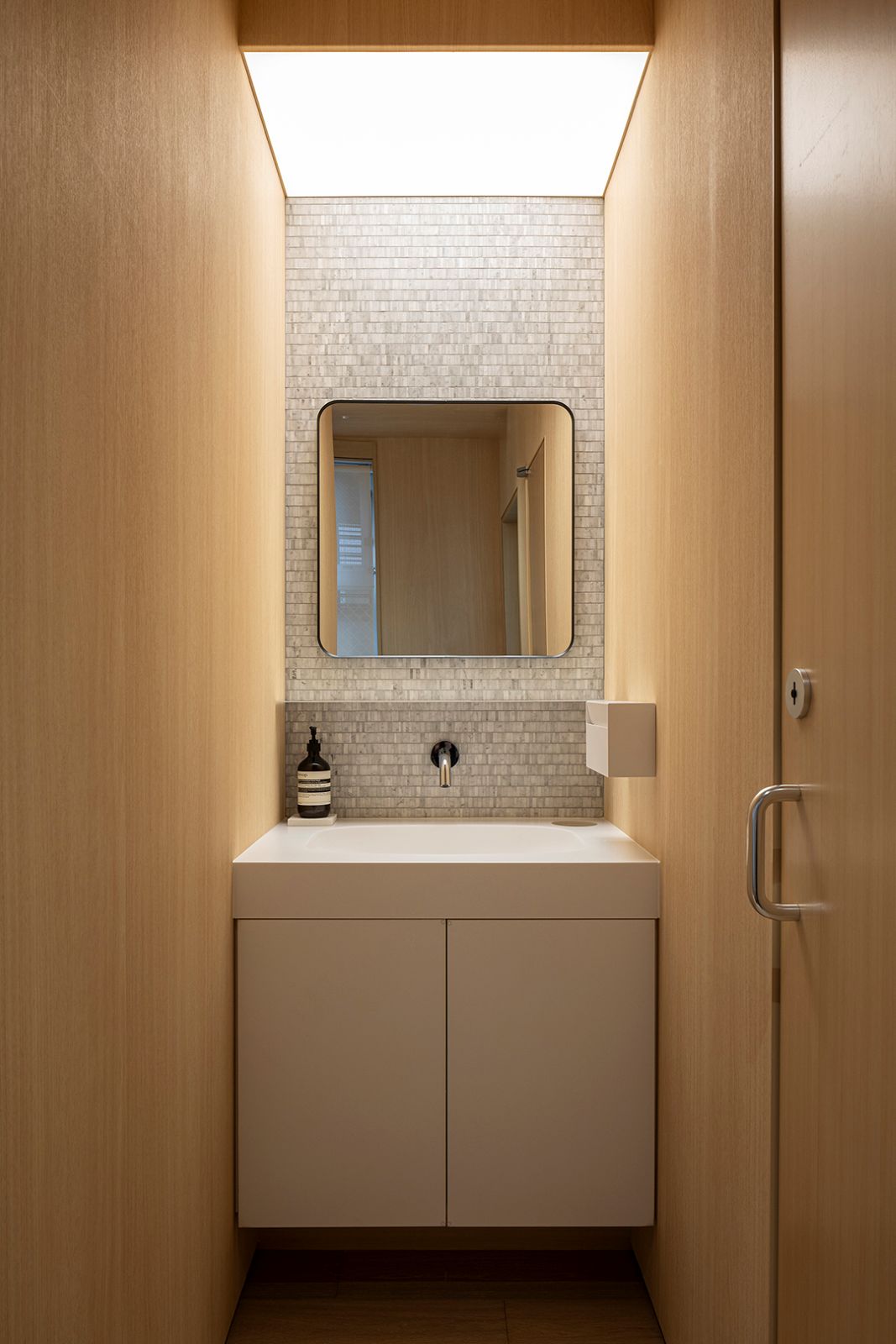 歯科などの医療施設や店舗・オフィス・住宅の内装デザイン・内装設計・建築デザインを、50年以上のキャリアを持つジョイントセンターがクリエイティブな発想でご提案いたします。人に優しく衛生的なデンタルデザイン・クリニックデザインで、ブランド作りを意識したクリニックをサポートいたします。