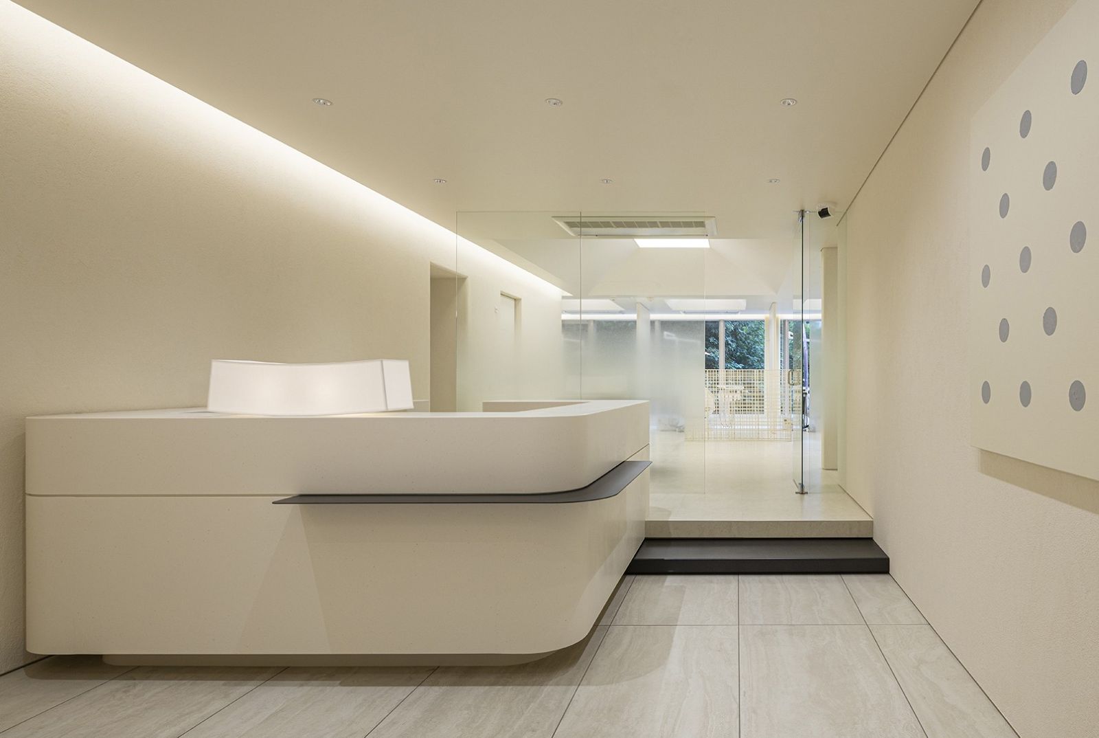 歯科などの医療施設や店舗・オフィス・住宅の内装デザイン・内装設計・建築デザインを、50年以上のキャリアを持つジョイントセンターがクリエイティブな発想でご提案いたします。人に優しく衛生的なデンタルデザイン・クリニックデザインで、ブランド作りを意識したクリニックをサポートいたします。