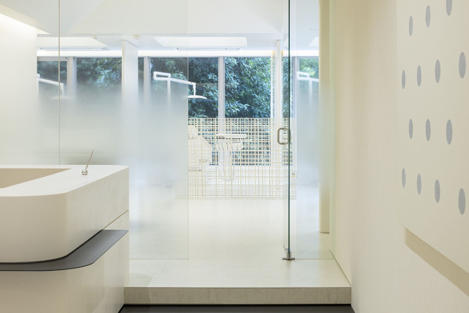 歯科などの医療施設や店舗・オフィス・住宅の内装デザイン・内装設計・建築デザインを、50年以上のキャリアを持つジョイントセンターがクリエイティブな発想でご提案いたします。人に優しく衛生的なデンタルデザイン・クリニックデザインで、ブランド作りを意識したクリニックをサポートいたします。