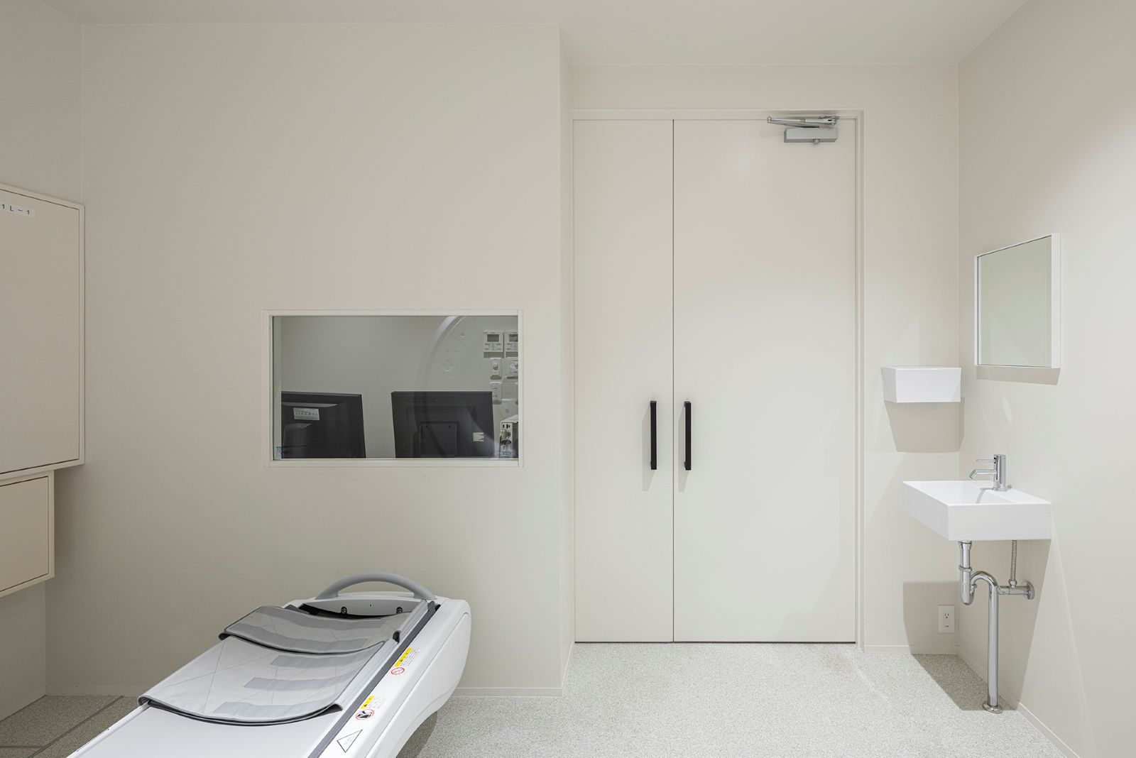 歯科などの医療施設や店舗・オフィス・住宅の内装デザイン・内装設計・建築デザインを、50年以上のキャリアを持つジョイントセンターがクリエイティブな発想でご提案いたします。人に優しく衛生的なデンタルデザイン・クリニックデザインで、ブランド作りを意識したクリニックをサポートいたします。