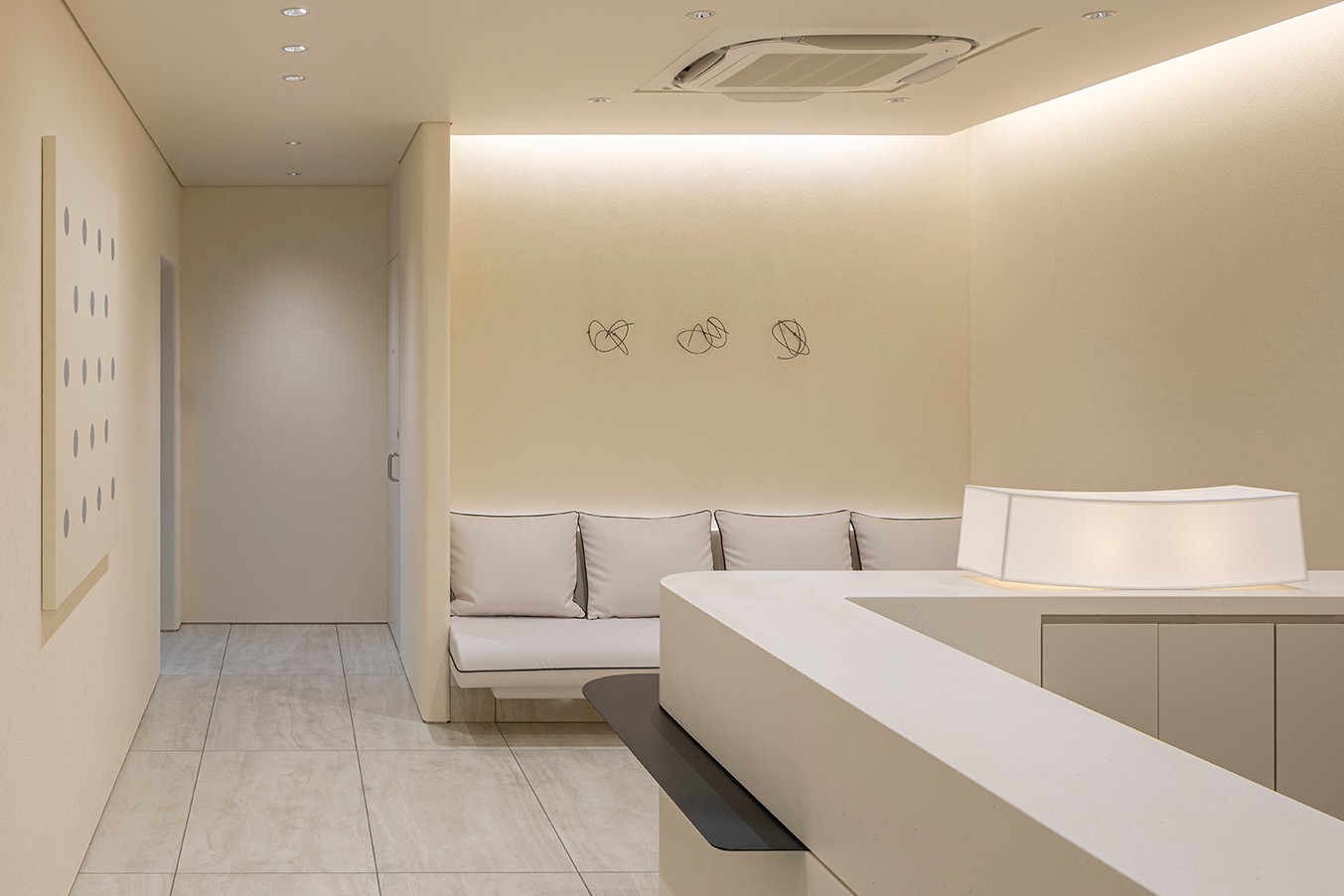 歯科などの医療施設や店舗・オフィス・住宅の内装デザイン・内装設計・建築デザインを、50年以上のキャリアを持つジョイントセンターがクリエイティブな発想でご提案いたします。人に優しく衛生的なデンタルデザイン・クリニックデザインで、ブランド作りを意識したクリニックをサポートいたします。