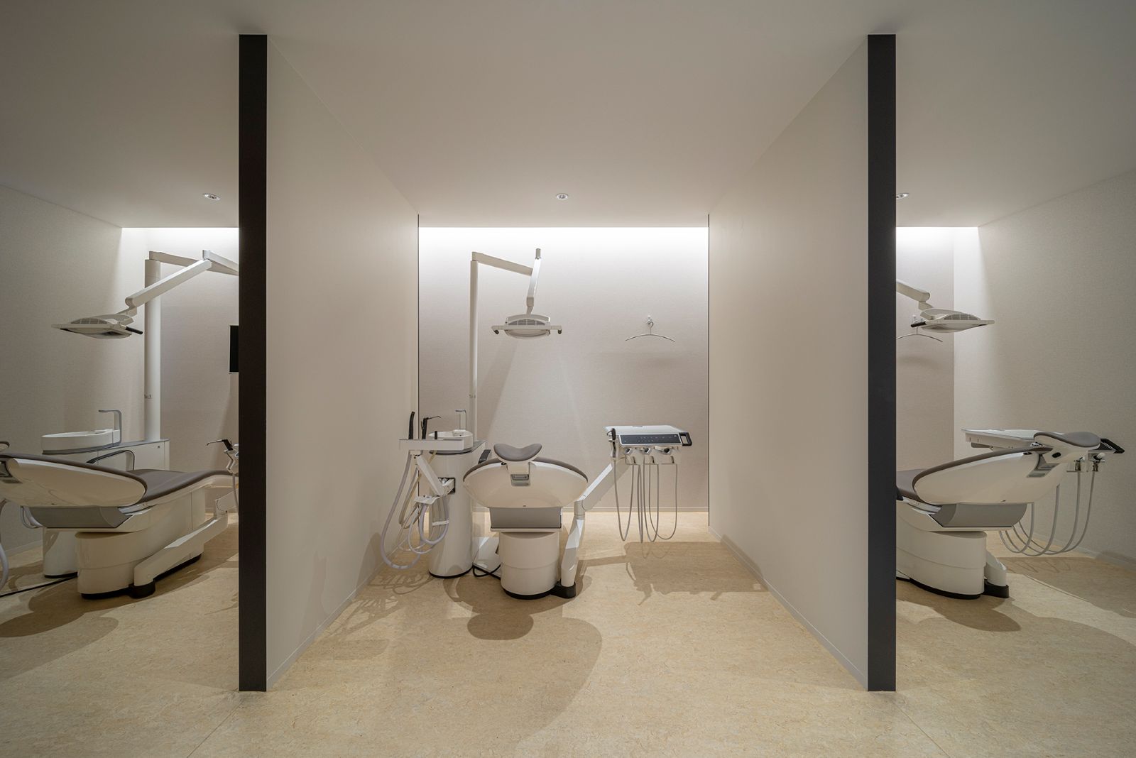 歯科などの医療施設や店舗・オフィス・住宅の内装デザイン・内装設計・建築デザインを、50年以上のキャリアを持つジョイントセンターがクリエイティブな発想でご提案いたします。人に優しく衛生的なデンタルデザイン・クリニックデザインで、ブランド作りを意識したクリニックをサポートいたします。