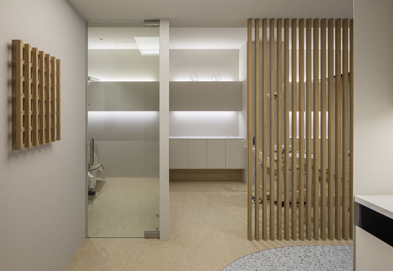 歯科などの医療施設や店舗・オフィス・住宅の内装デザイン・内装設計・建築デザインを、50年以上のキャリアを持つジョイントセンターがクリエイティブな発想でご提案いたします。人に優しく衛生的なデンタルデザイン・クリニックデザインで、ブランド作りを意識したクリニックをサポートいたします。