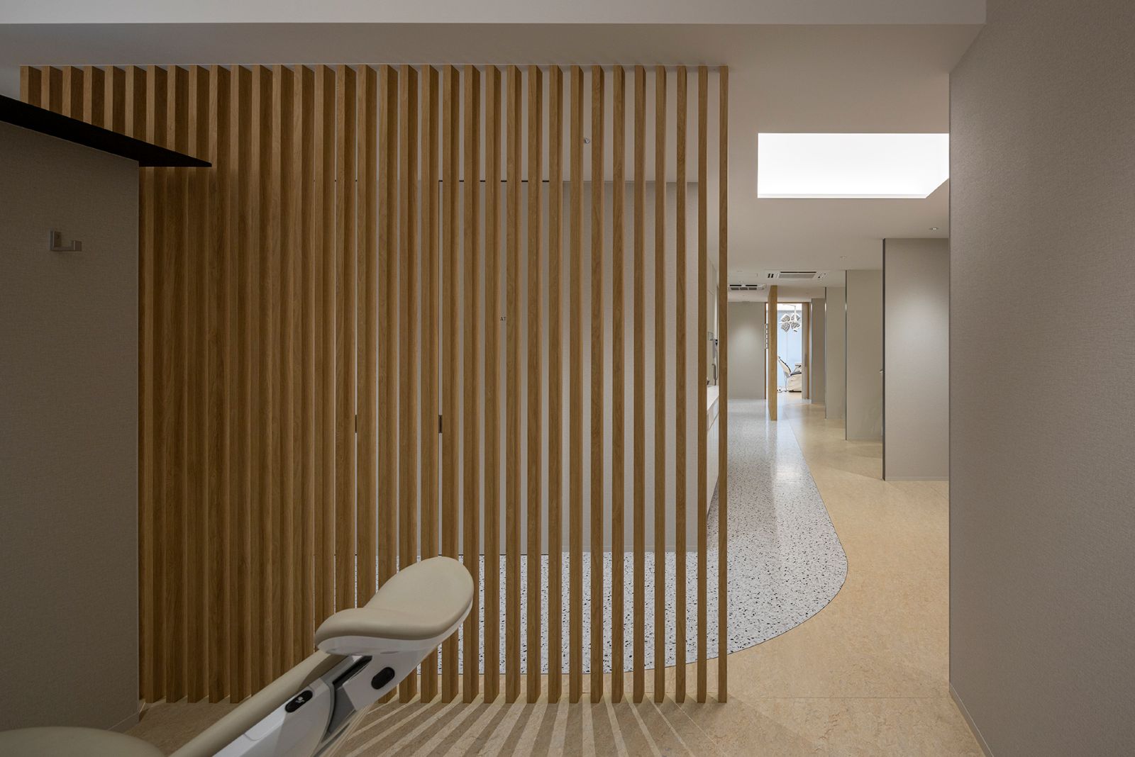 歯科などの医療施設や店舗・オフィス・住宅の内装デザイン・内装設計・建築デザインを、50年以上のキャリアを持つジョイントセンターがクリエイティブな発想でご提案いたします。人に優しく衛生的なデンタルデザイン・クリニックデザインで、ブランド作りを意識したクリニックをサポートいたします。