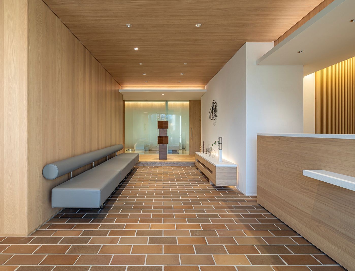 歯科などの医療施設や店舗・オフィス・住宅の内装デザイン・内装設計・建築デザインを、50年以上のキャリアを持つジョイントセンターがクリエイティブな発想でご提案いたします。人に優しく衛生的なデンタルデザイン・クリニックデザインで、ブランド作りを意識したクリニックをサポートいたします。