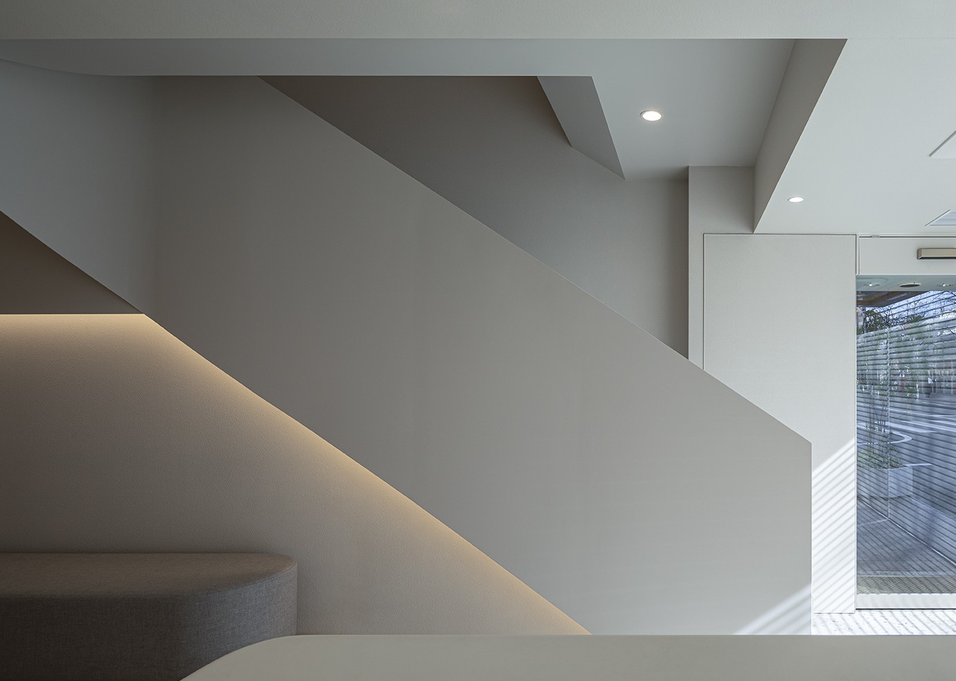 歯科などの医療施設や店舗・オフィス・住宅の内装デザイン・内装設計・建築デザインを、50年以上のキャリアを持つジョイントセンターがクリエイティブな発想でご提案いたします。人に優しく衛生的なデンタルデザイン・クリニックデザインで、ブランド作りを意識したクリニックをサポートいたします。